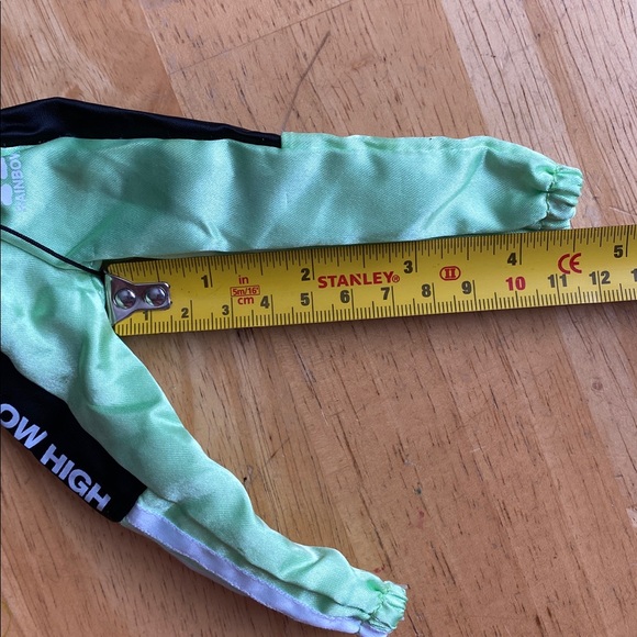 These are the track pants belonging to the Rainbow High character Jade Hunter - Picture 6 of 7